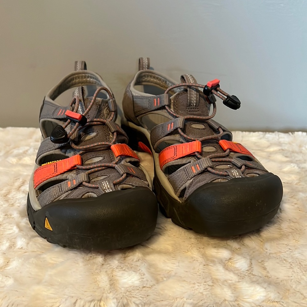 KEEN Womens Newport H2 Grey Hot Coral Pink Hiking Sandals 1012868 ~ Size 9